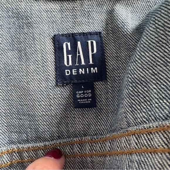 GAP Classic Medium Wash Denim Jacket w 6 Pockets - Picture 3 of 17